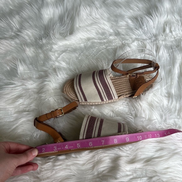 Tory Burch size 7 beachy tan and cream colored comfy sandals leather straps - Picture 10 of 16